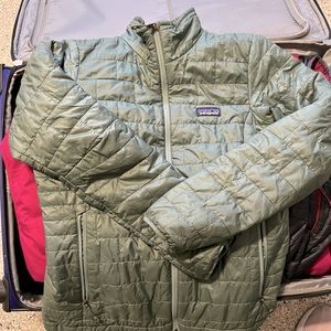 Patagonia Nano Puff Women size M - sage green